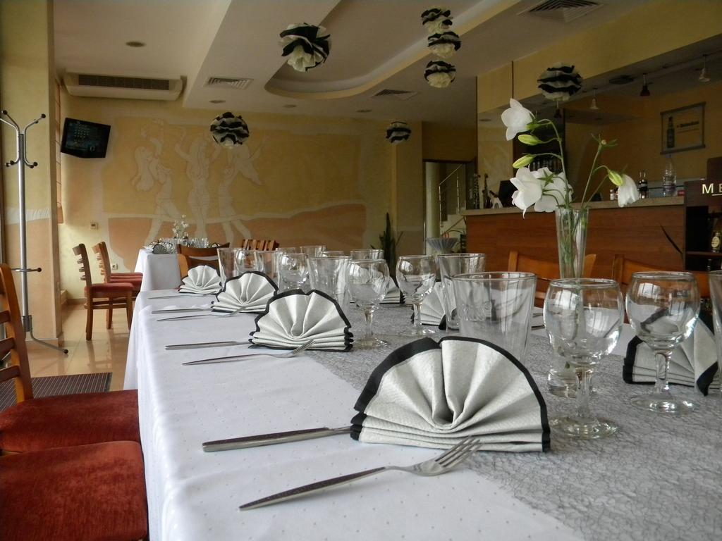 Adamo Hotel Varna Exterior foto