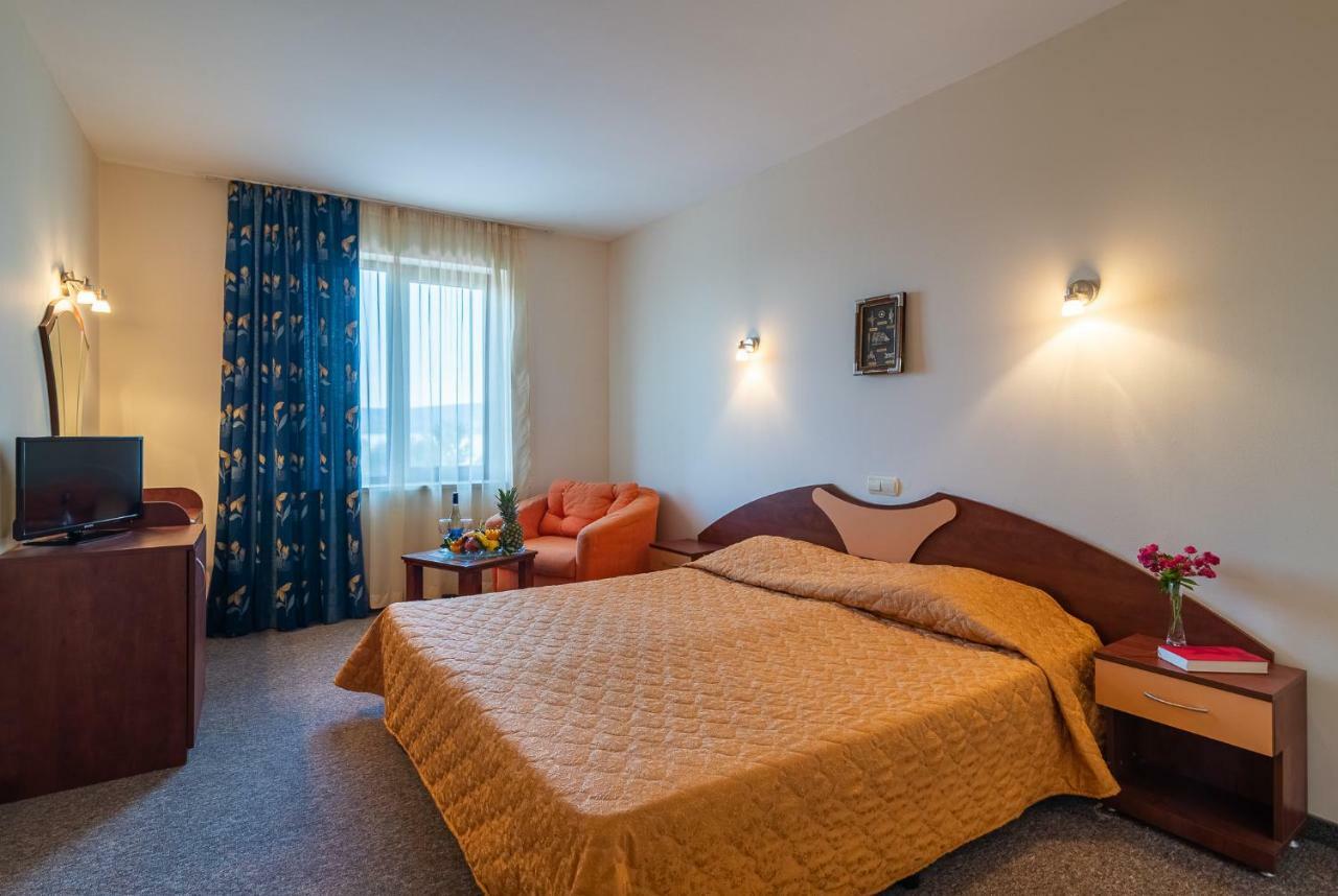 Adamo Hotel Varna Exterior foto