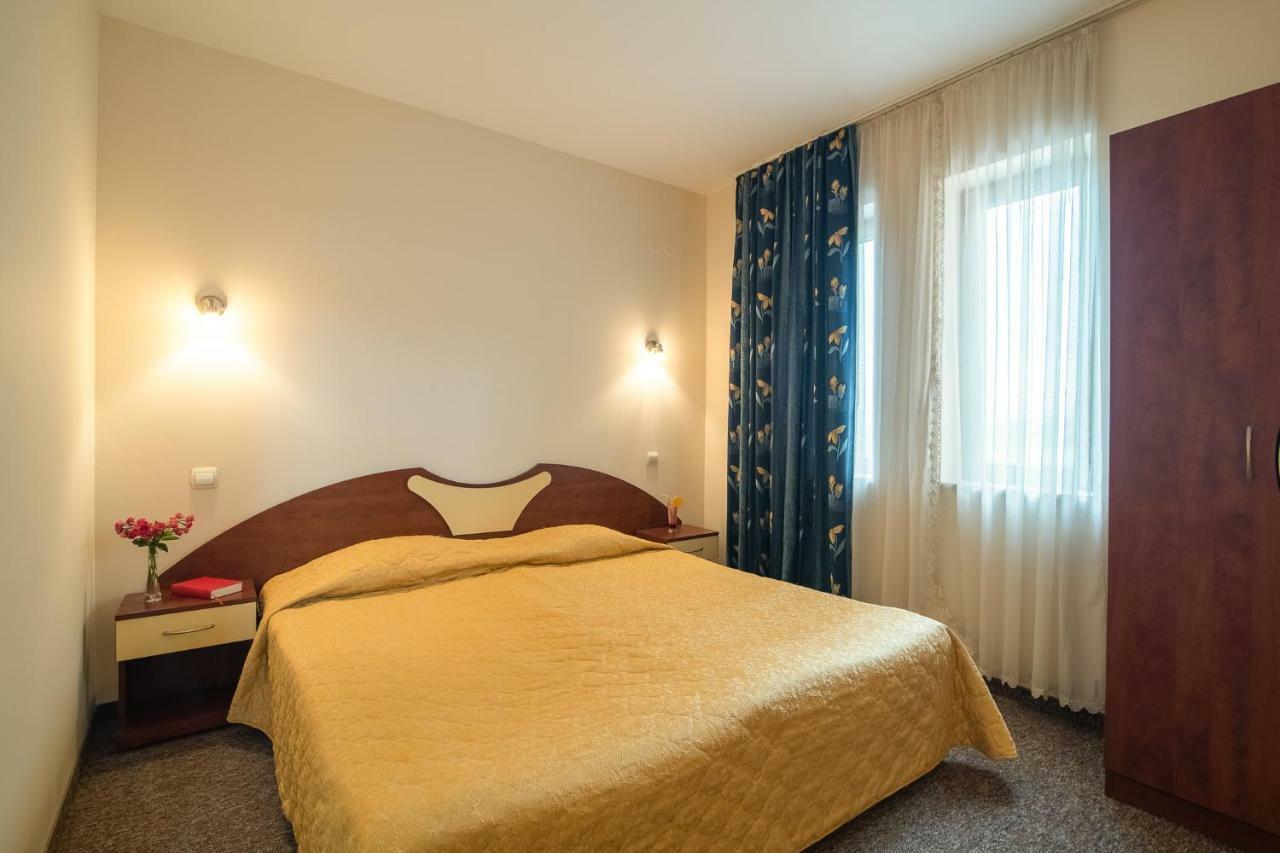 Adamo Hotel Varna Exterior foto